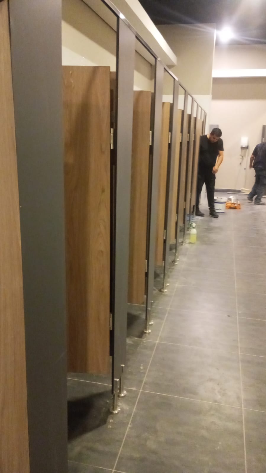 Oficina bano particiones melamina madera