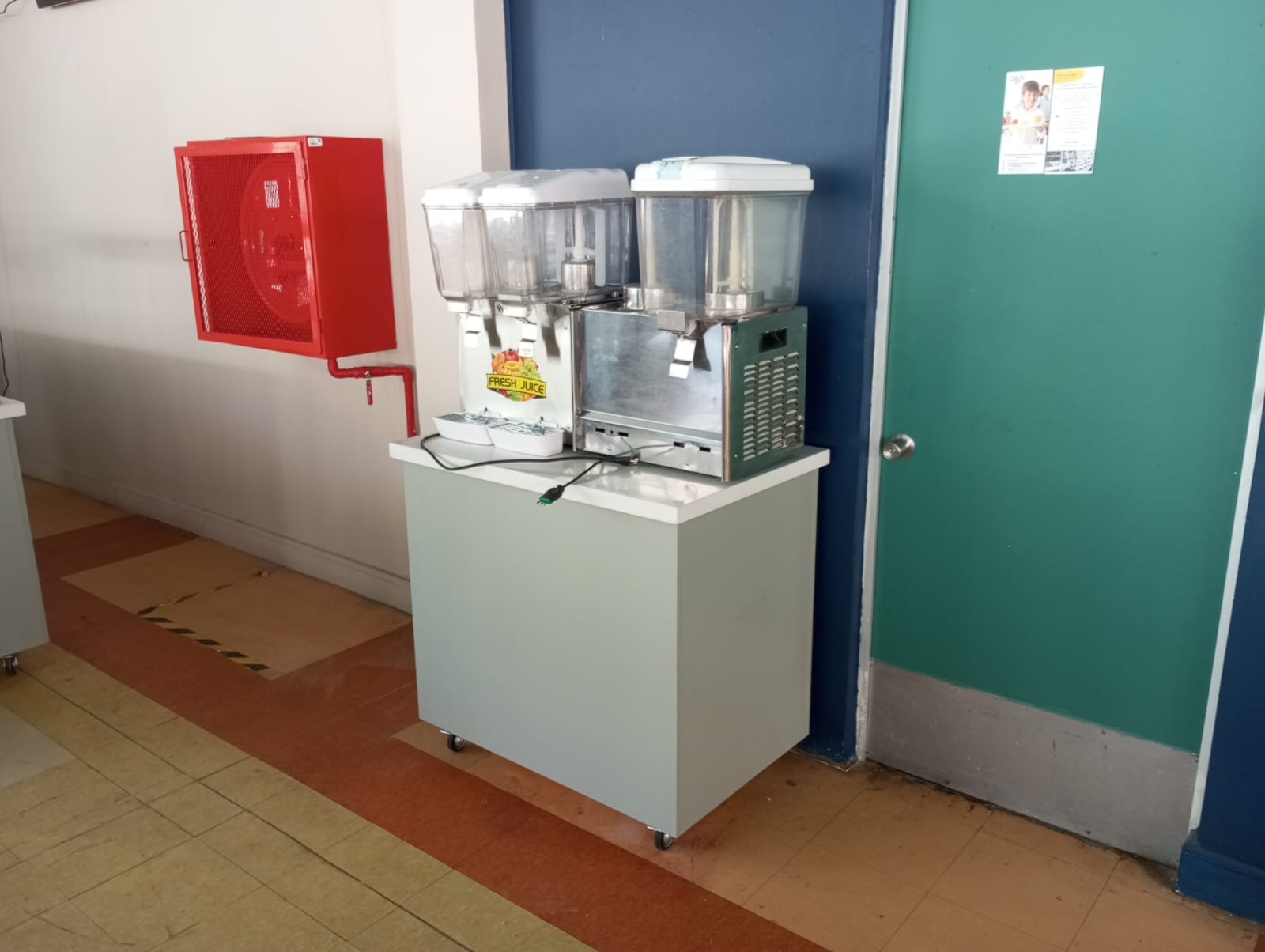 Casino mueble dispensador jugos movil